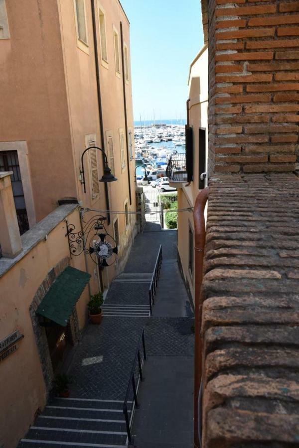 Le Stanze Del Borgo Hotel Nettuno Bagian luar foto